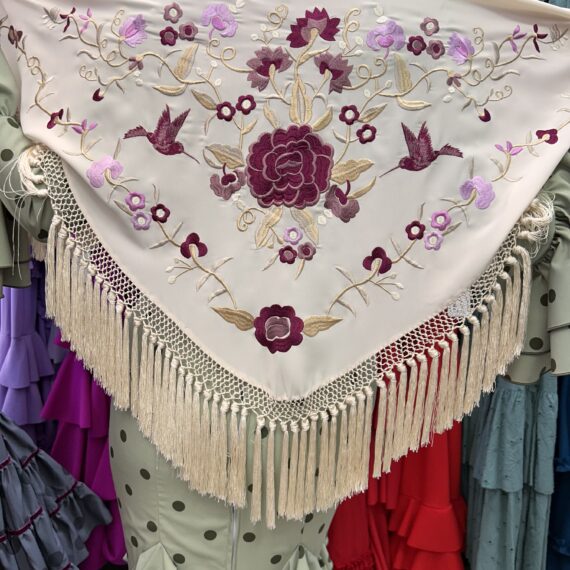 Mantoncillo Colibri   Seda Beige Bordado en Tonos Malva Frambuesa Rosados