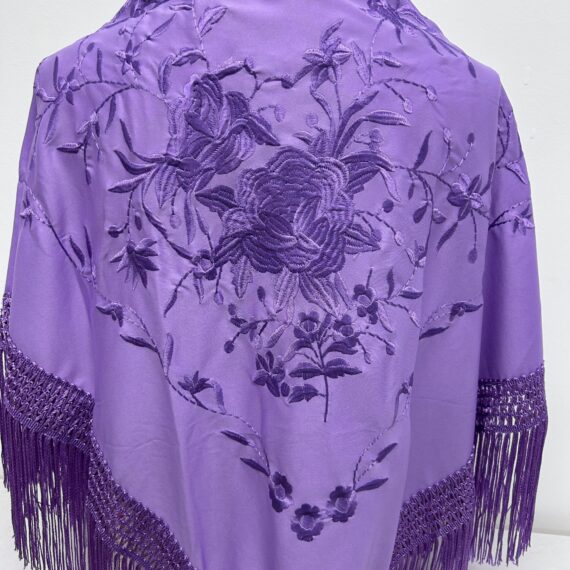 Mantón Malva Monocolor  Con Dos Rosas Bordado.