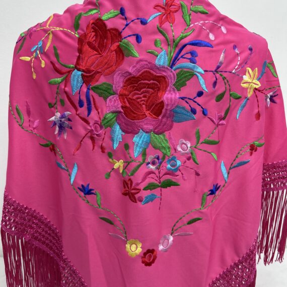 Mantón Fuscia  Con Flores Colores Y Dos Rosas Bordadas.