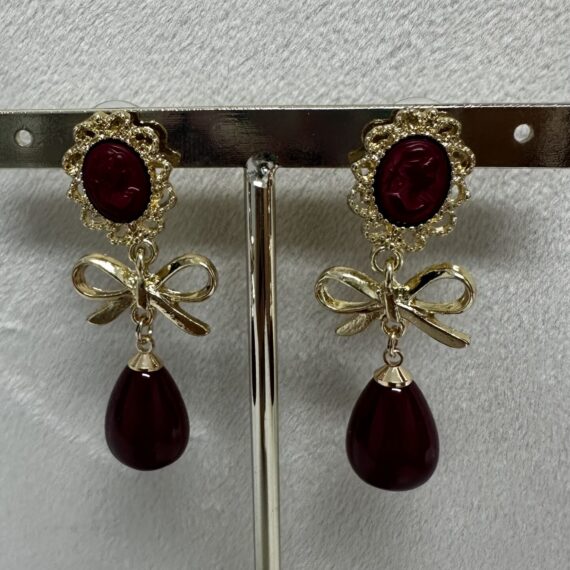 Pendientes lazo camafeo burdeos.