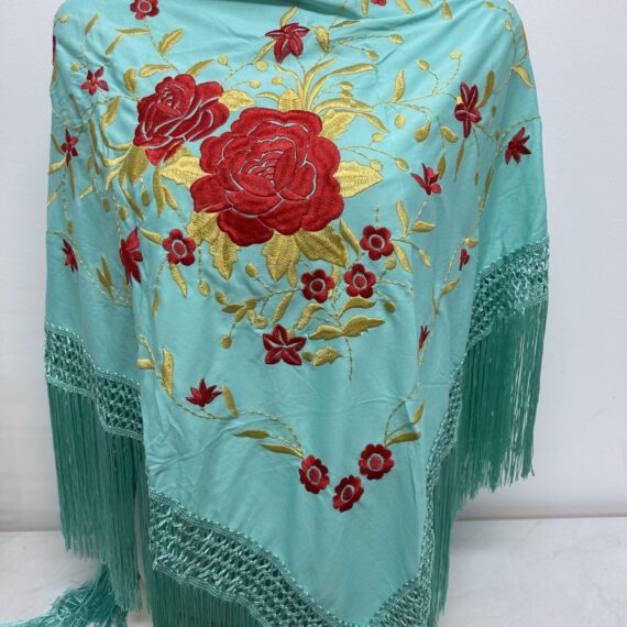 Mantón Verde Agua Con Dos Rosas Rojas Bordadas.